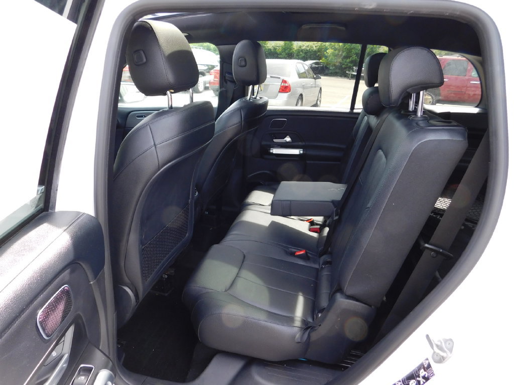 Used 2021 Mercedes-Benz GLB 250 4MATIC w/ Premium Package image 12