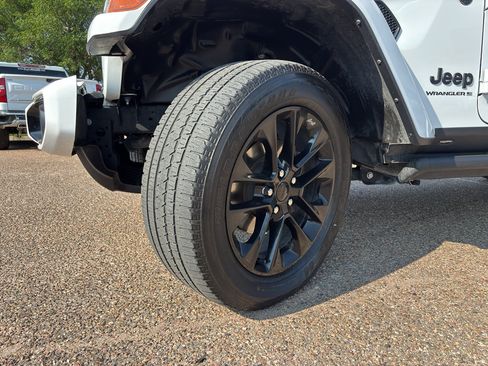 Used 2023 Jeep Wrangler Unlimited Sahara AWD/4WD image 21