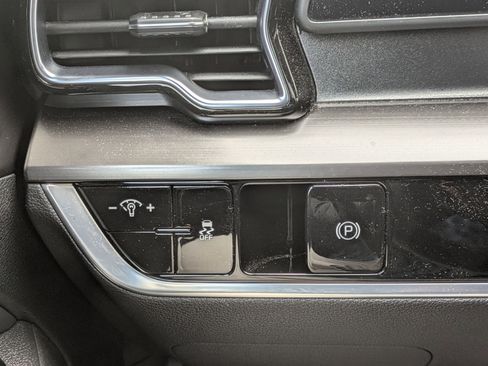 Used 2023 Kia Sportage EX image 17