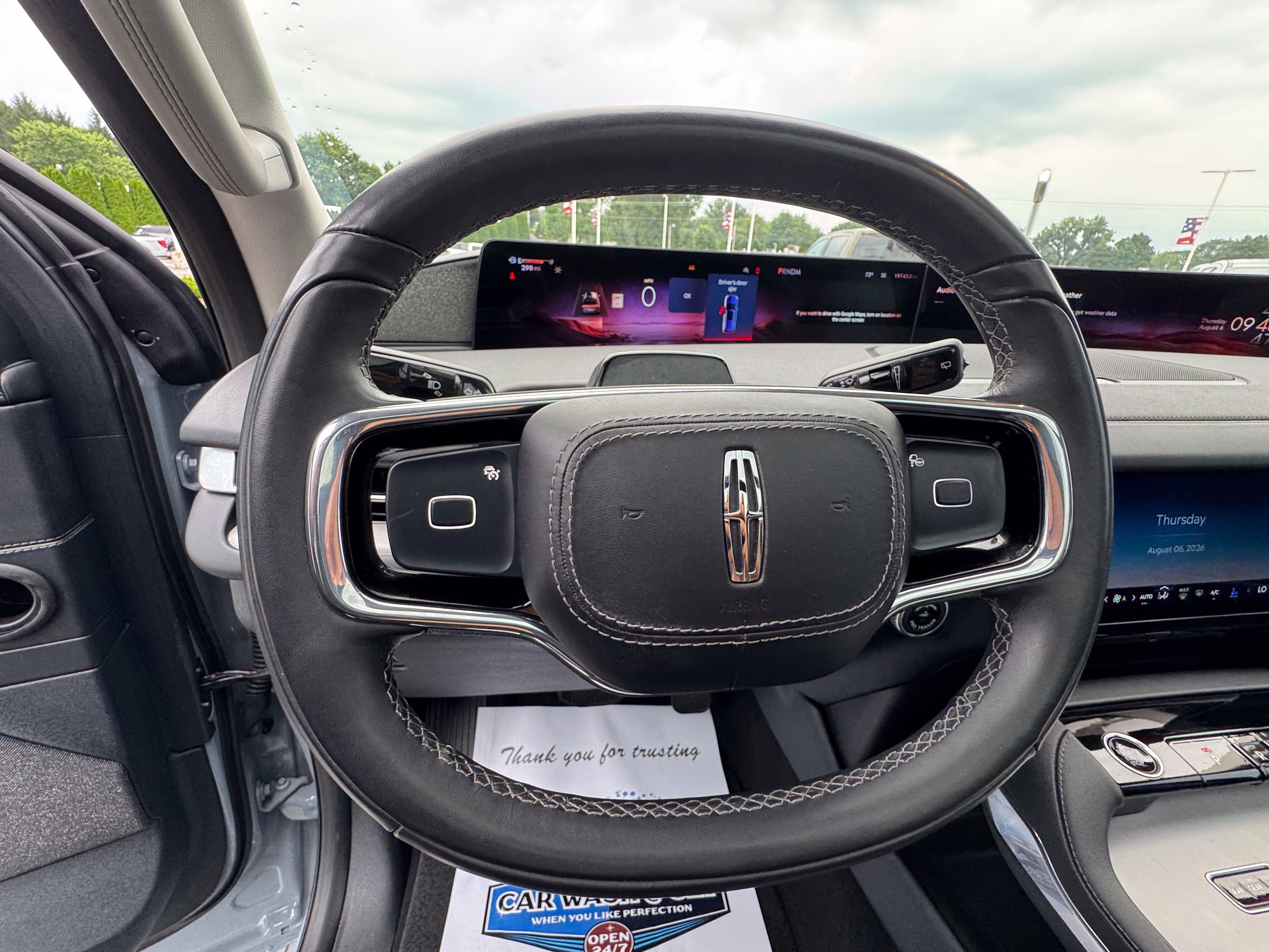 Used 2025 Lincoln Navigator L Reserve AWD/4WD image 36