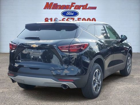 Used 2025 Chevrolet Blazer LT image 3