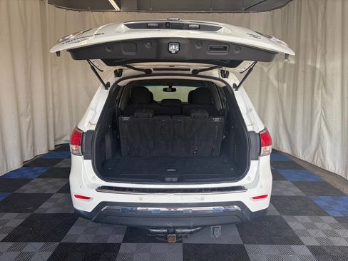 Used 2016 Nissan Pathfinder SV image 10