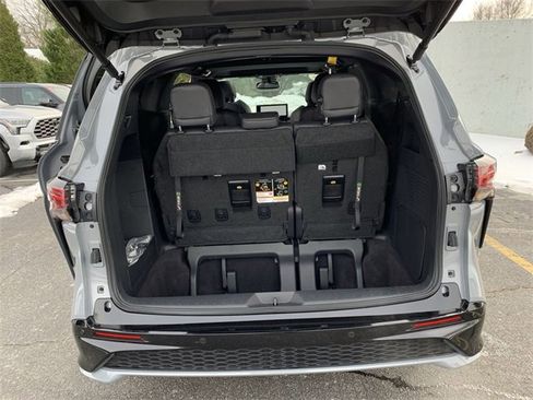 Used 2025 Toyota Sienna XSE image 35