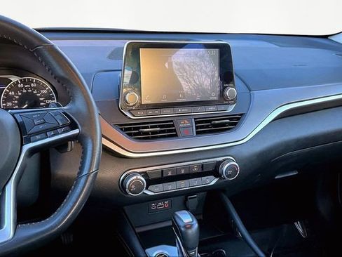 Used 2024 Nissan Altima 2.5 SR image 9