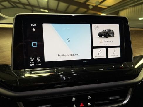 Used 2025 Volkswagen Atlas SE image 18