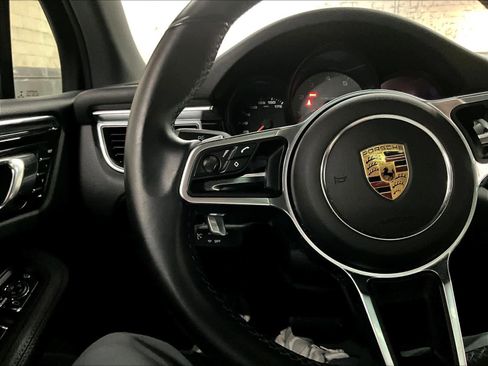 Used 2016 Porsche Macan S image 19