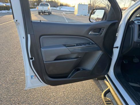 Used 2017 Chevrolet Colorado Z71 image 24