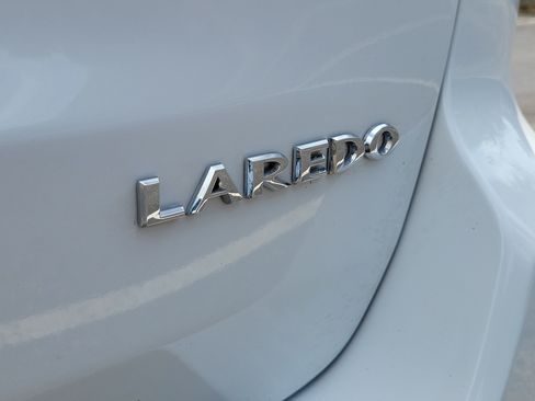 Used 2021 Jeep Grand Cherokee Laredo AWD/4WD image 9
