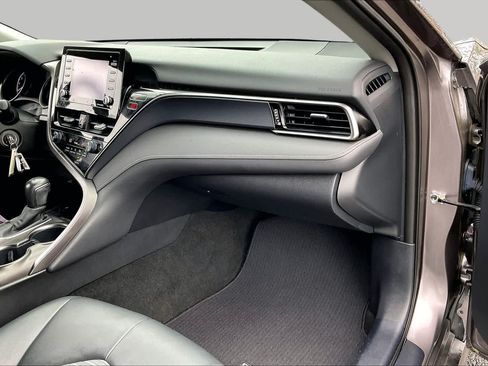 Used 2022 Toyota Camry SE FWD image 17