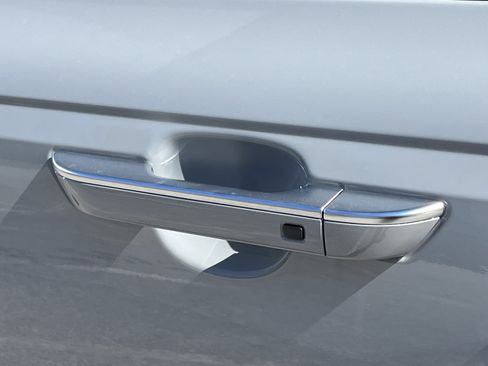 New 2026 Kia Carnival EX FWD image 33