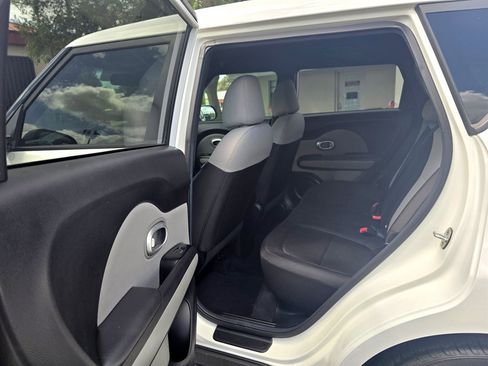 Used 2017 Kia Soul FWD image 31