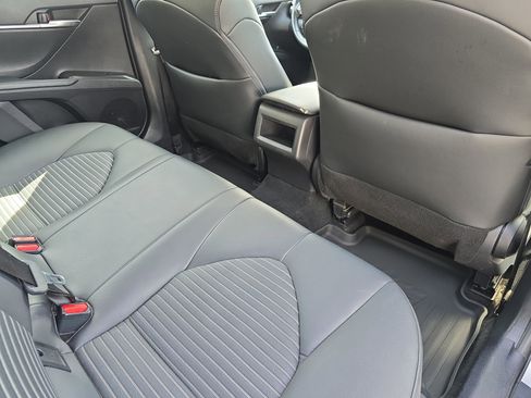 Used 2024 Toyota Camry SE image 11