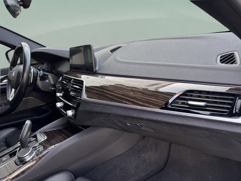 Used 2020 BMW 530i w/ Premium Package image 28