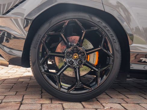 Used 2024 Lamborghini Urus Performante AWD/4WD image 14