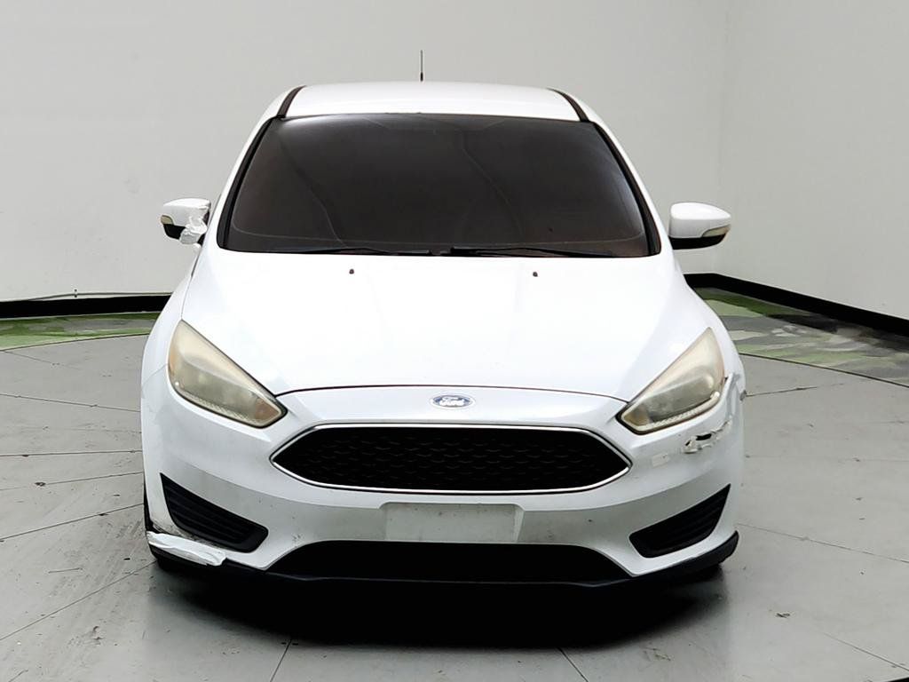 Used 2016 Ford Focus SE FWD image 2