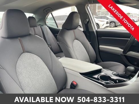 Used 2019 Toyota Camry LE image 15