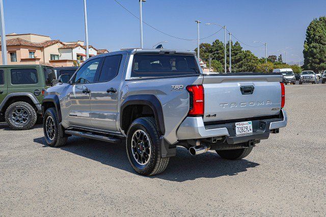Used 2025 Toyota Tacoma TRD Off-Road AWD/4WD image 8