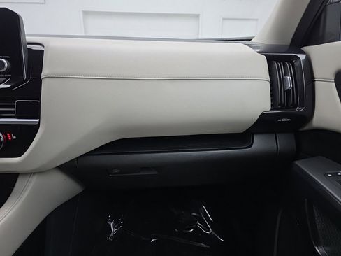 Used 2023 Nissan Pathfinder SV w/ Black Appearance Package image 40