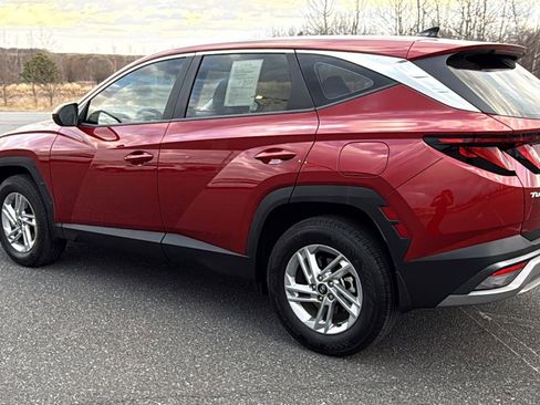 Used 2025 Hyundai Tucson SE image 11