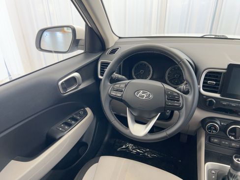 Used 2022 Hyundai Venue SEL image 26