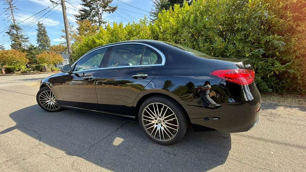 Used 2025 Mercedes-Benz C 300 Sedan image 4