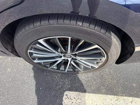 Used 2025 Lexus ES 300h w/ Premium Package FWD image 18