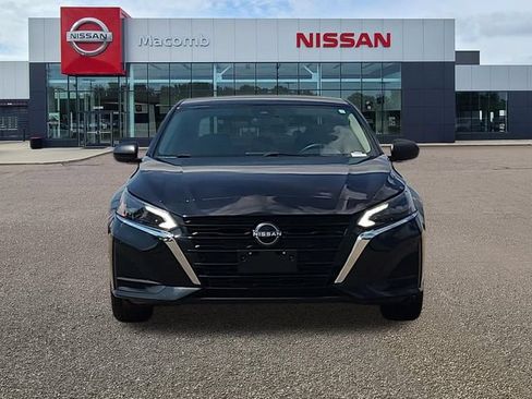 Used 2024 Nissan Altima 2.5 SV AWD/4WD image 2