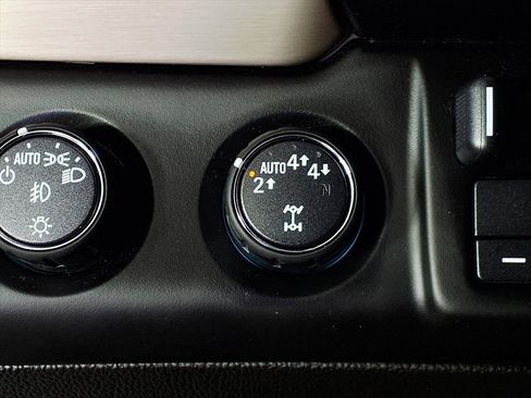 Used 2018 GMC Yukon Denali image 15