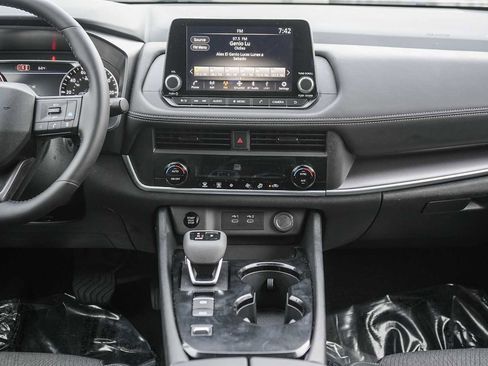 Used 2026 Nissan Rogue SV FWD image 13