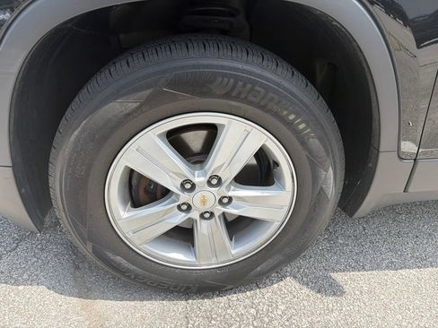 Used 2022 Chevrolet Trax LS w/ Tint and Cruise Package AWD/4WD image 5