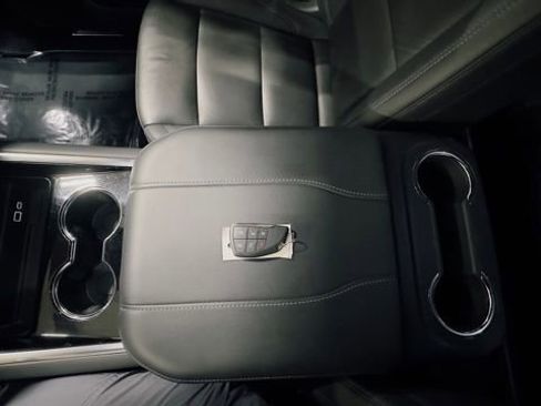 Used 2025 Chevrolet Tahoe LT image 28