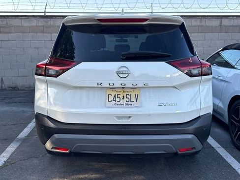 Used 2023 Nissan Rogue SV image 5