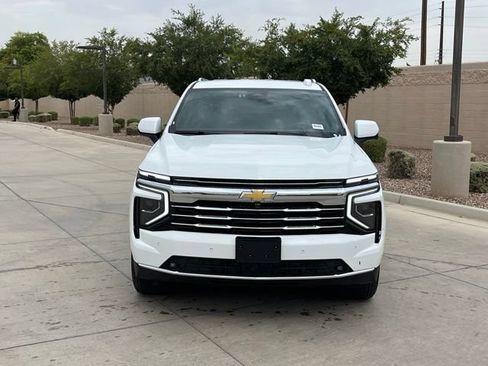 Used 2026 Chevrolet Suburban LT w/ Comfort Package AWD/4WD image 3