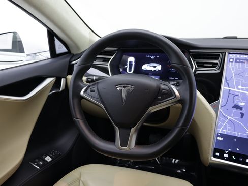 Used 2016 Tesla Model S 70 RWD image 24