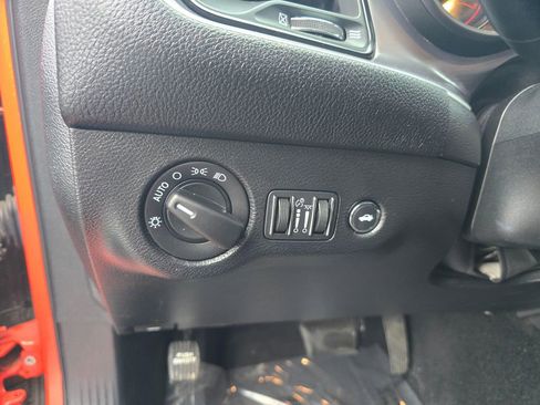 Used 2020 Dodge Challenger SXT image 19