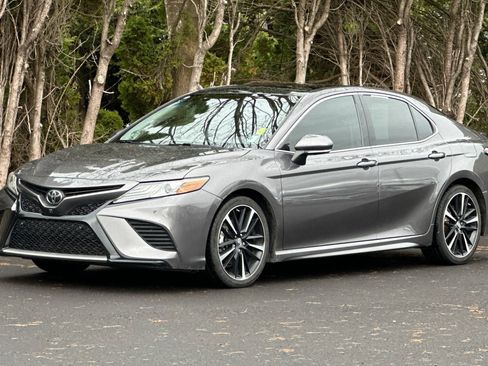 Used 2019 Toyota Camry XSE image 8