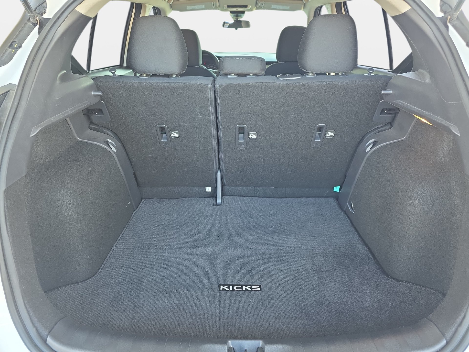 Used 2023 Nissan Kicks SV FWD image 12