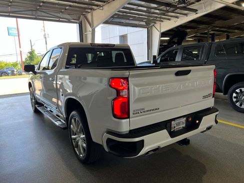 Used 2022 Chevrolet Silverado 1500 High Country w/ High Country Premium Package AWD/4WD image 4