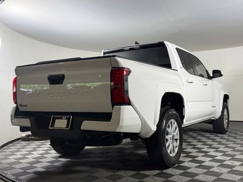 Used 2025 Toyota Tacoma SR5 AWD/4WD image 7