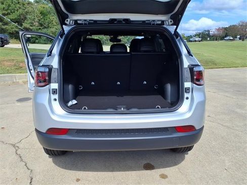 New 2026 Jeep Compass Latitude image 16