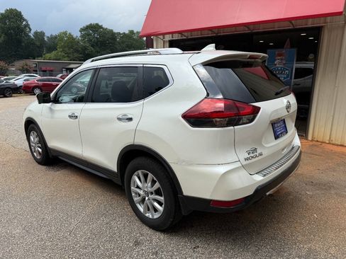 Used 2018 Nissan Rogue SV w/ Premium Package FWD image 6