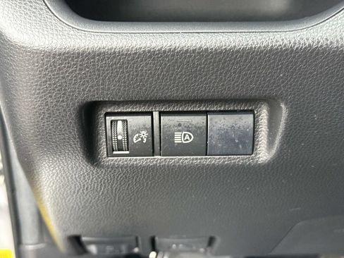 Used 2021 Toyota RAV4 XLE image 40