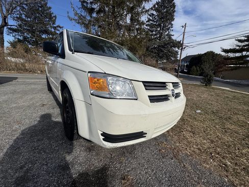 Used 2010 Dodge Grand Caravan SE image 13