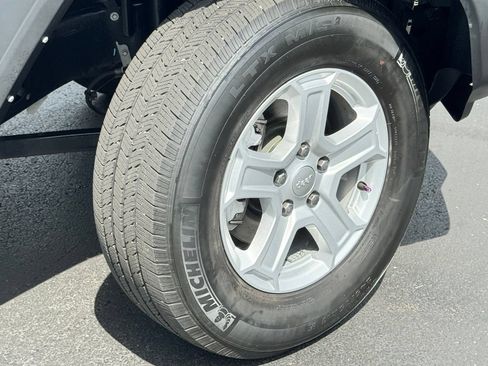 Used 2022 Jeep Wrangler Sport AWD/4WD image 9