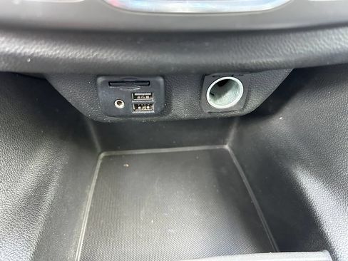 Used 2020 Chevrolet Traverse LT w/ LT Premium Package FWD image 32