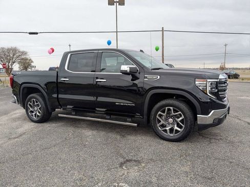Used 2022 GMC Sierra 1500 SLT w/ SLT Convenience Package image 3