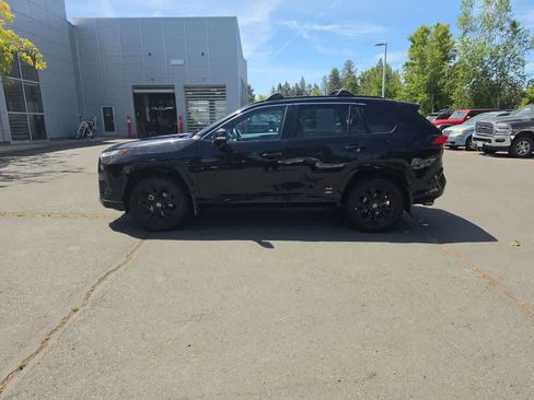 Used 2022 Toyota RAV4 SE w/ Convenience Package AWD/4WD image 2