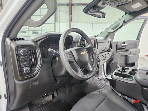Used 2024 Chevrolet Silverado 1500 Custom image 18