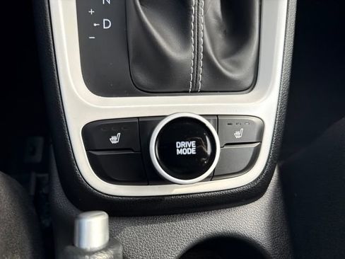 Certified 2025 Hyundai Venue Limited image 29