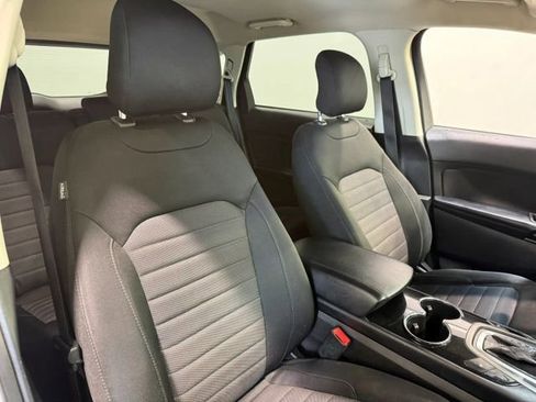 Used 2017 Ford Edge SE image 25